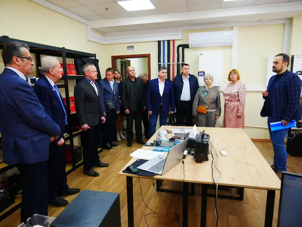 Керівництво Академії відвідало Інститут загальної енергетики НАН України Лабораторія